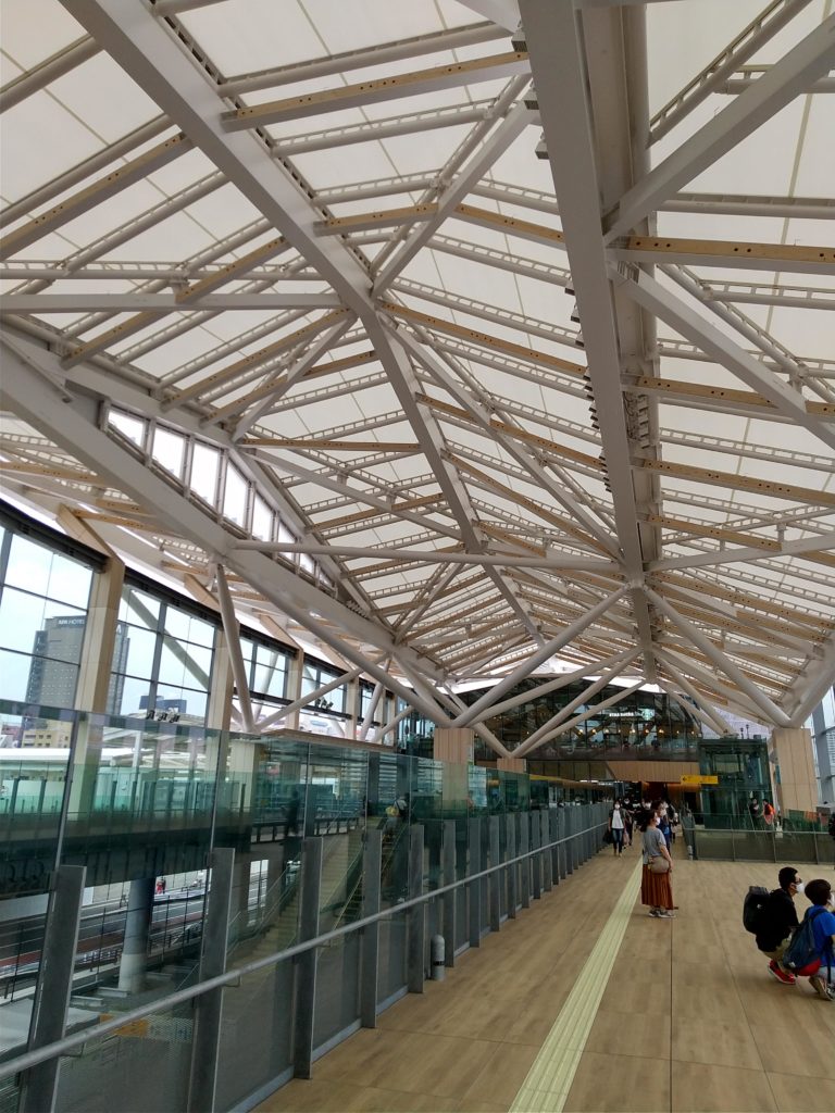 高輪ゲートウェイ駅の天井